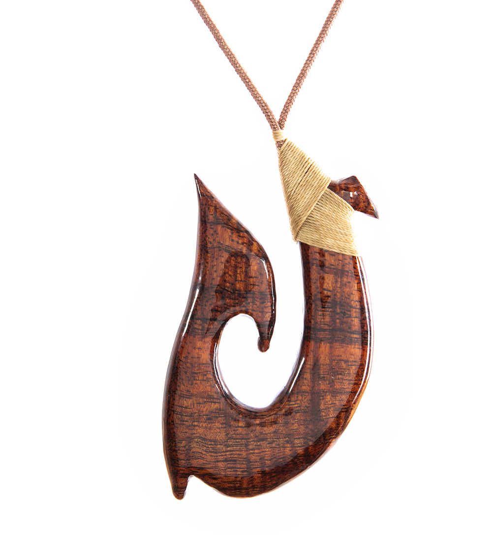 Colgante de gancho de koa rizado