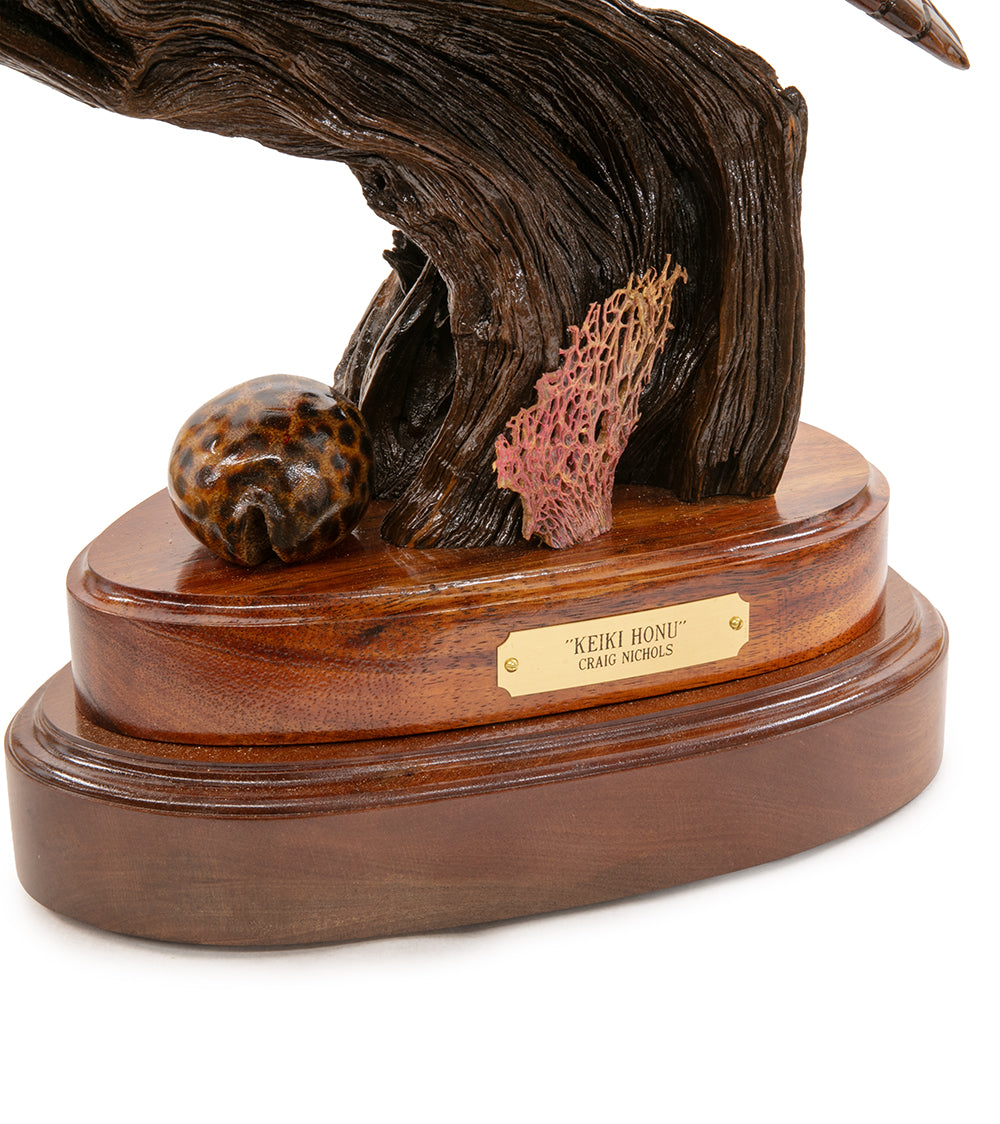 Escultura de madera de koa "Honu" de Craig Nichols