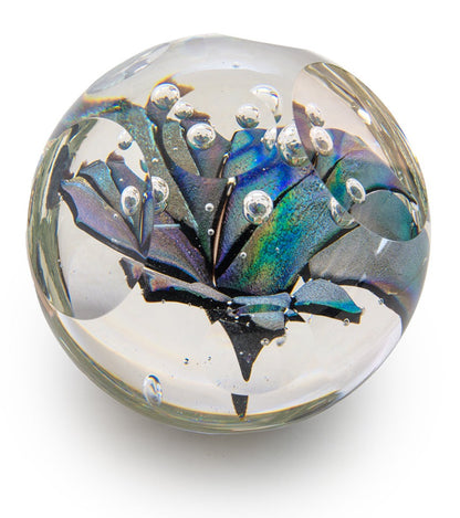 Escultura de vidrio "Pesapapeles facetado brillante" de Ben Silver