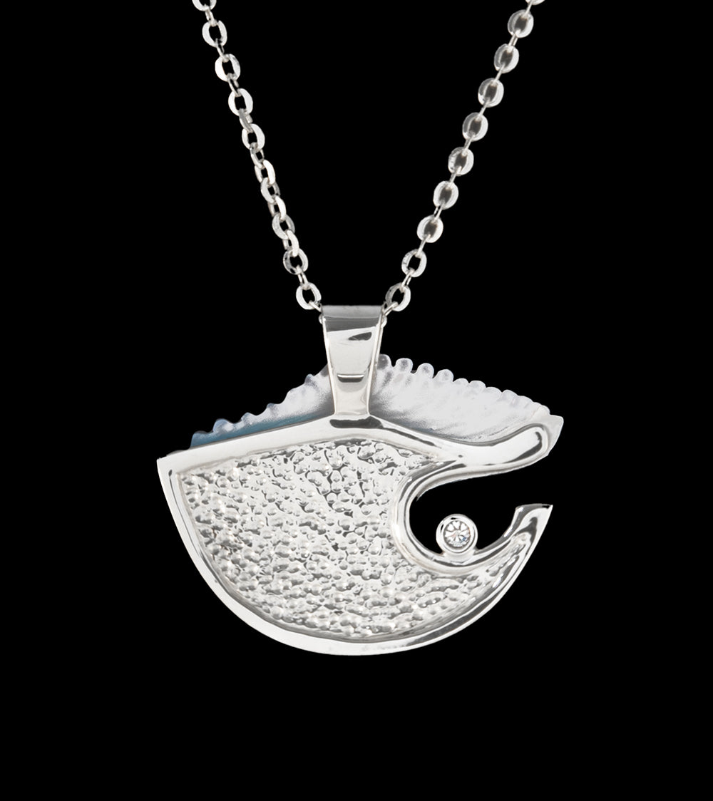 Colgante de ola grande de oro blanco de 14 k y diamantes