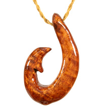 Colgante de gancho Ulua de koa rizado
