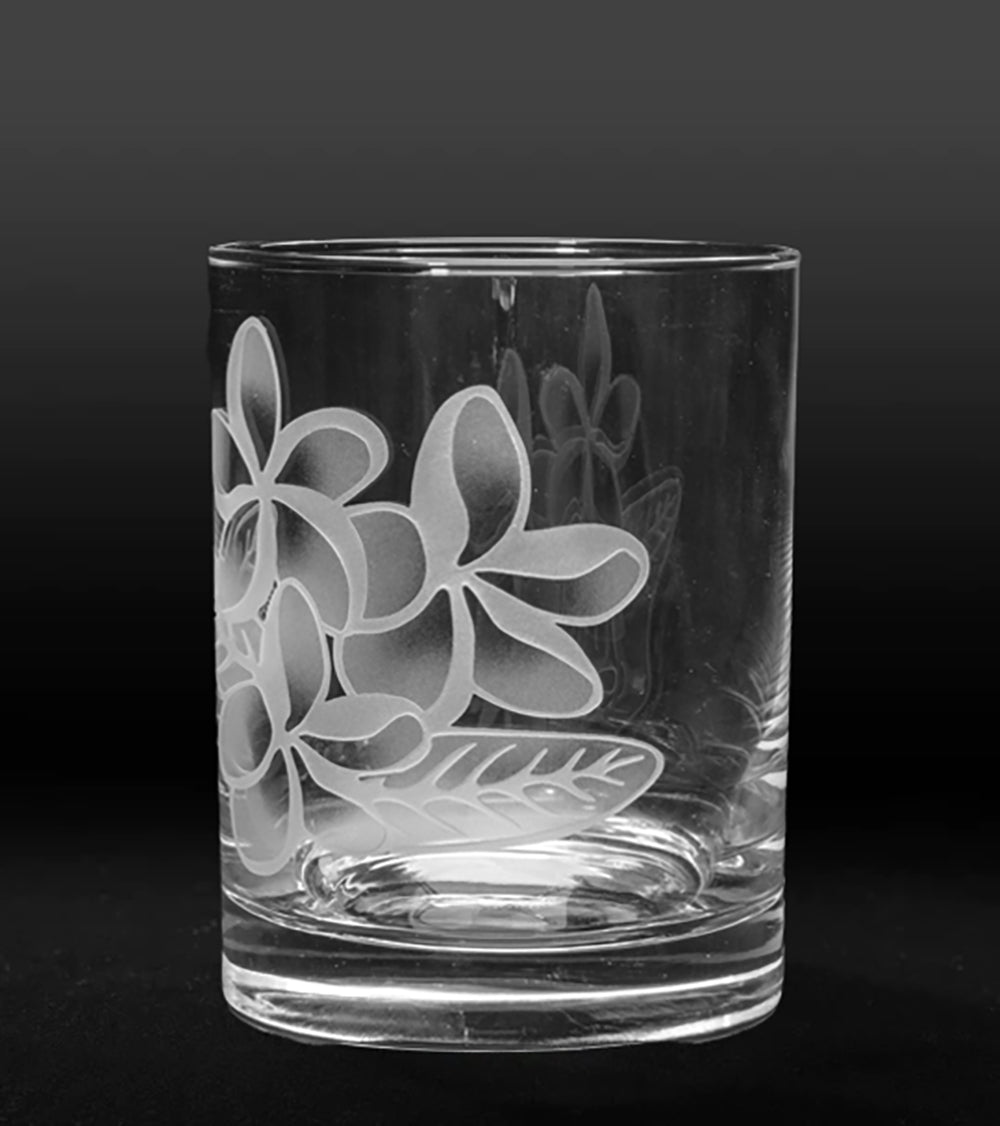 Vaso de whisky Plumeria grabado en arena. Juego de 2.