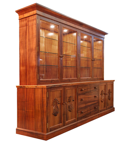 リッチモンド・チャイナ・ハッチ、彫刻されたパイナップル