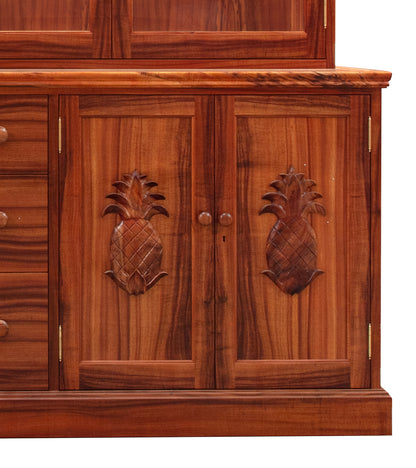 リッチモンド・チャイナ・ハッチ、彫刻されたパイナップル