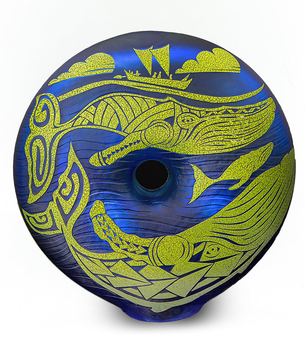 ガラスの「クジラの円盤」彫刻