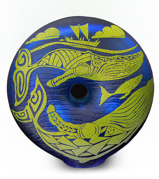 ガラスの「クジラの円盤」彫刻