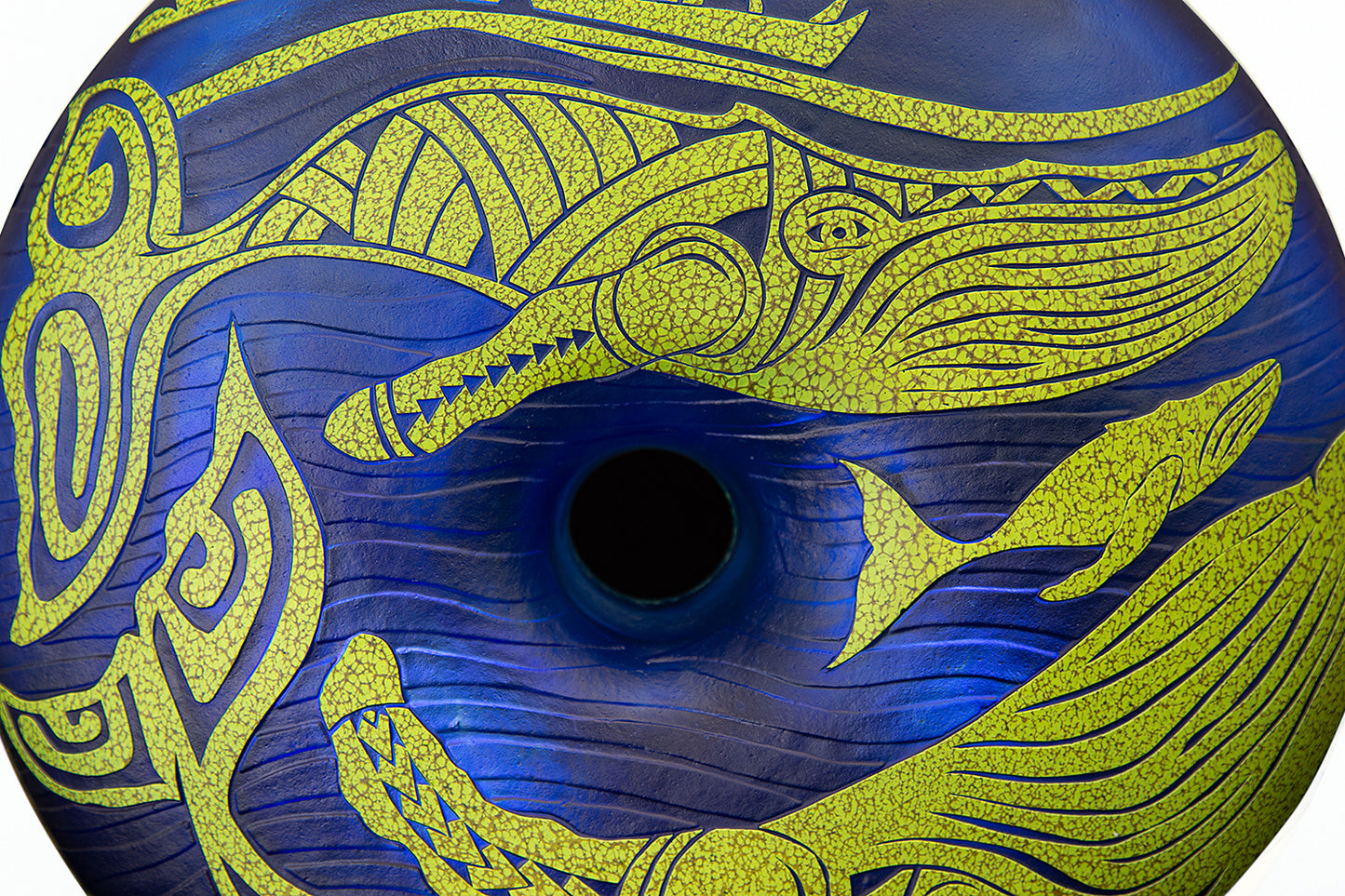 ガラスの「クジラの円盤」彫刻