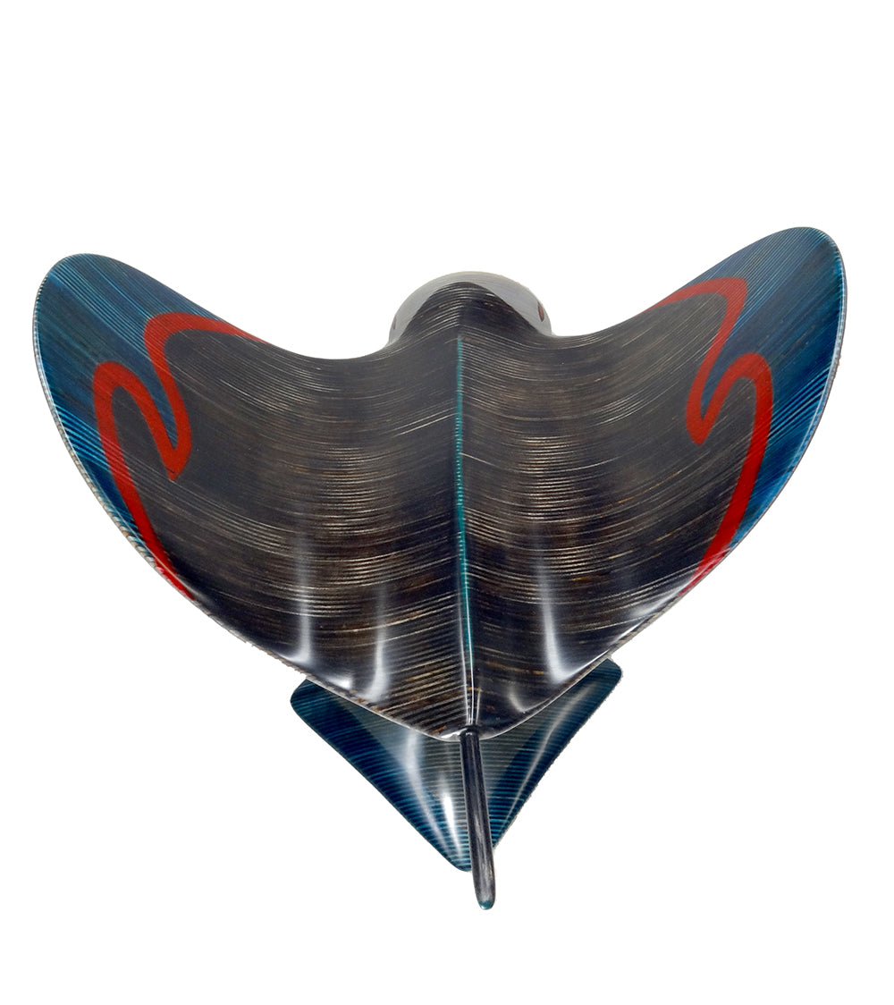 Escultura de madera "Manta" de Rock Cross