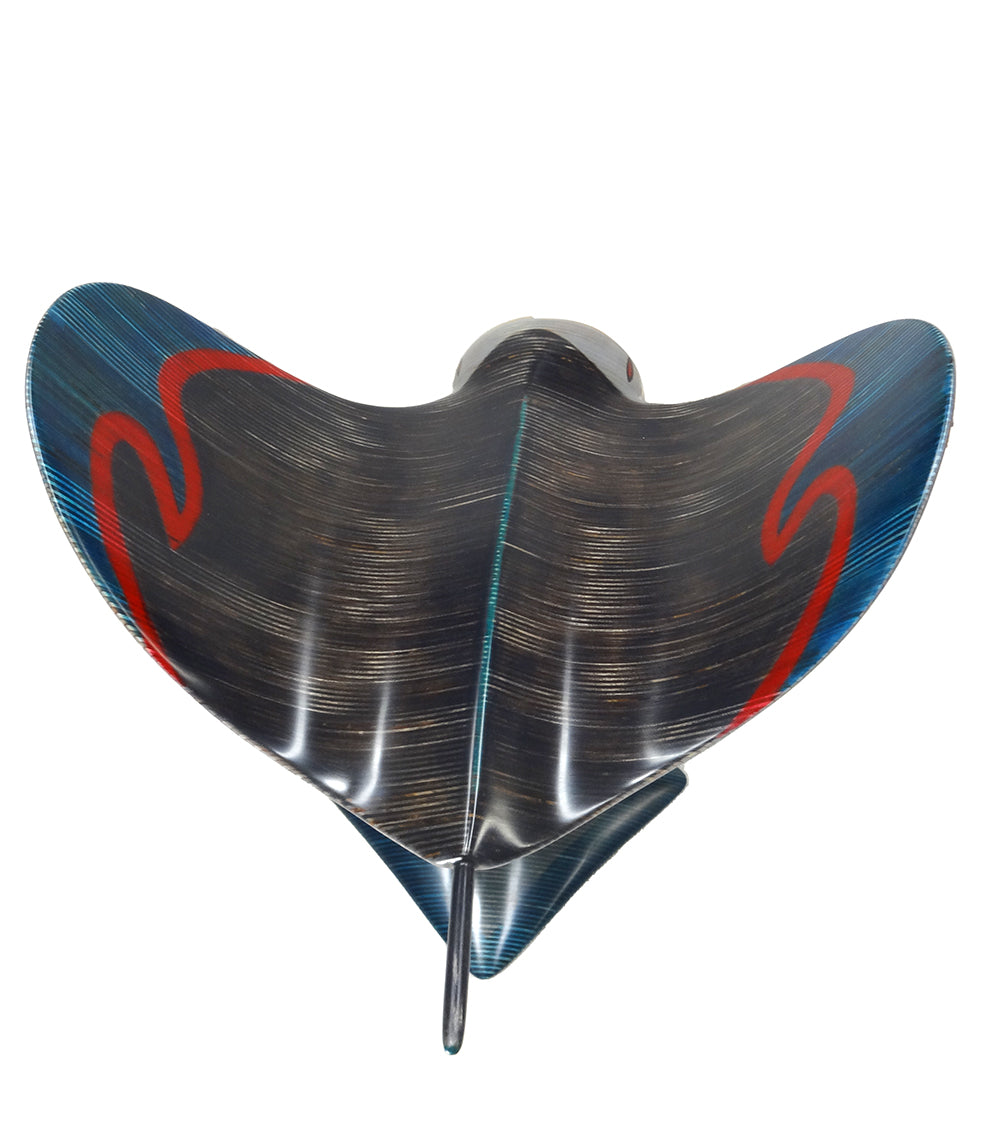 Escultura de madera "Manta" de Rock Cross