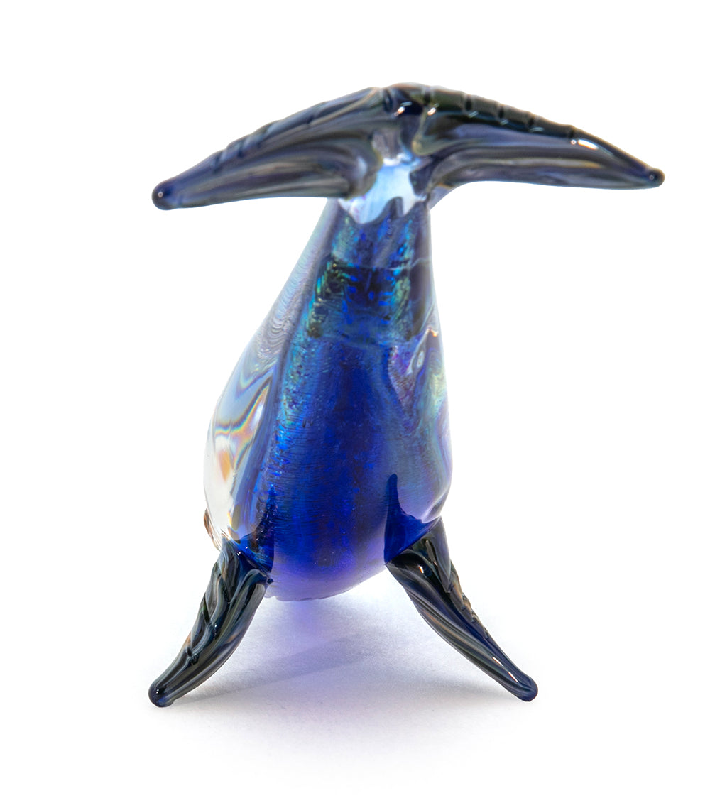 Escultura de vidrio "Gran ballena" de Luke Olsen