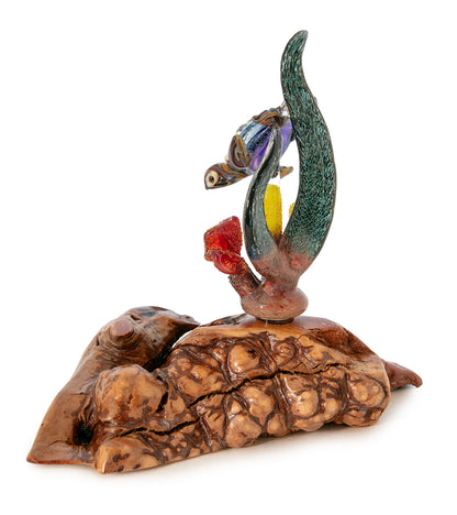 Escultura de vidrio y madera "Coral con tortuga" de Luke Olsen