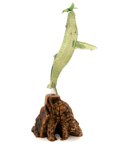 Escultura de vidrio y madera "Primer aliento, verde" de Luke Olsen