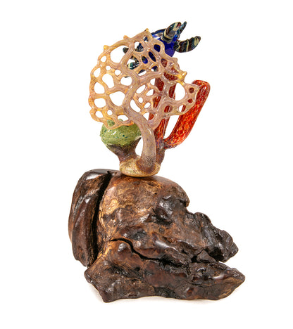 ルーク・オルセン作ガラス彫刻「2つのハンマーヘッドとサンゴ」