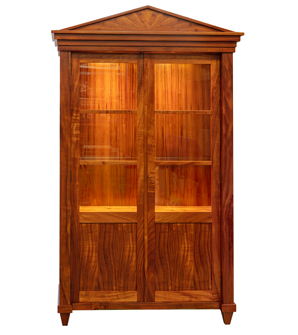 Vitrina de porcelana Queen Emma con un par de puertas dobles