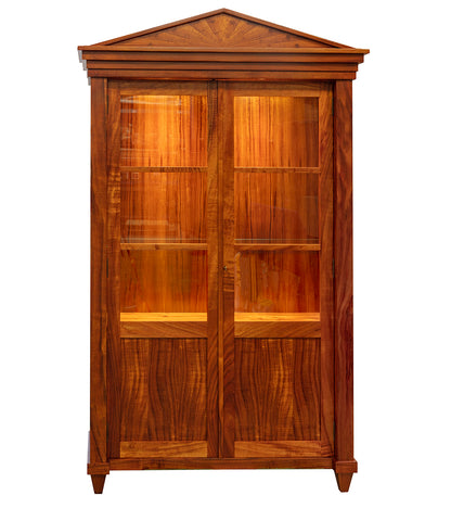 Vitrina de porcelana Queen Emma con un par de puertas dobles