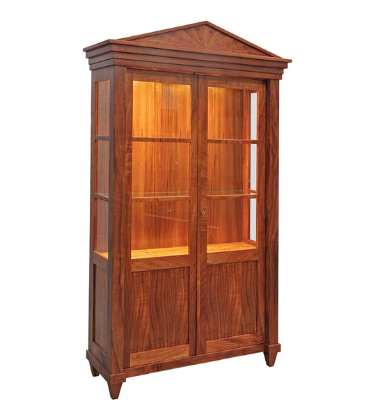 Vitrina de porcelana Queen Emma con un par de puertas dobles