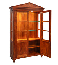 Queen Emma China Cabinet with One Pair of Double Doors