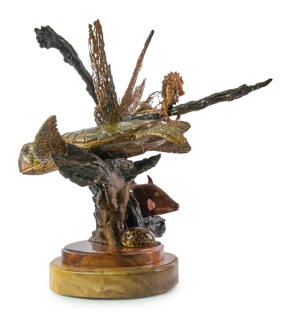 Escultura de madera de koa "Explorador de arrecifes" de Craig Nichols