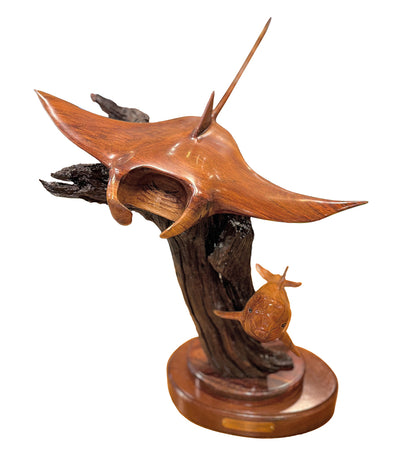 Escultura de madera de koa "Vecinos naturales" de Craig Nichols