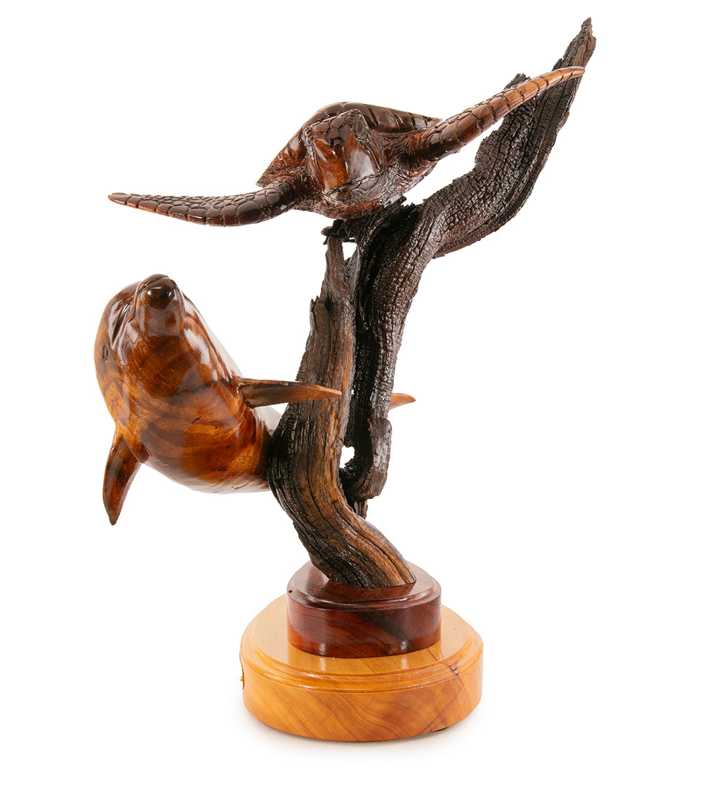 Escultura de madera de koa "Amigos del océano" de Craig Nichols