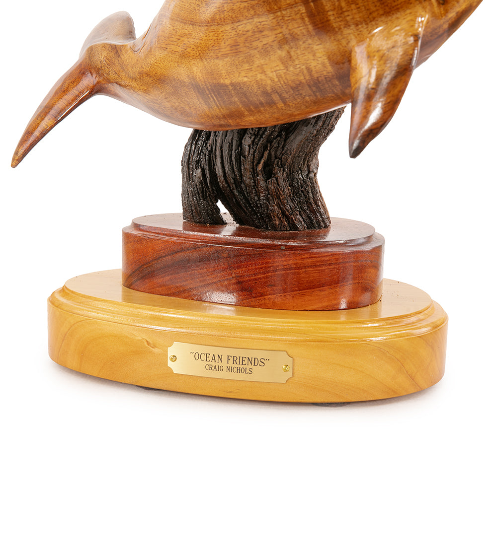 Escultura de madera de koa "Amigos del océano" de Craig Nichols