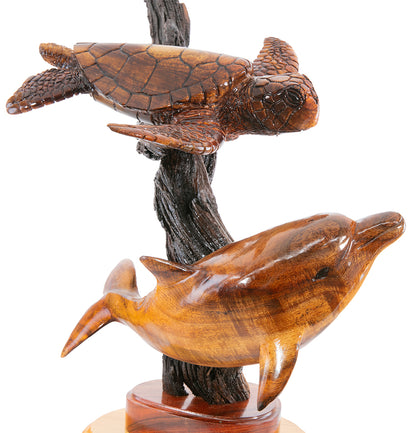 Escultura de madera de koa "Amigos del océano" de Craig Nichols