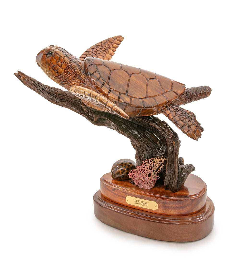 コアウッド彫刻「アイランド・カマアイナ」クレイグ・ニコルズ作