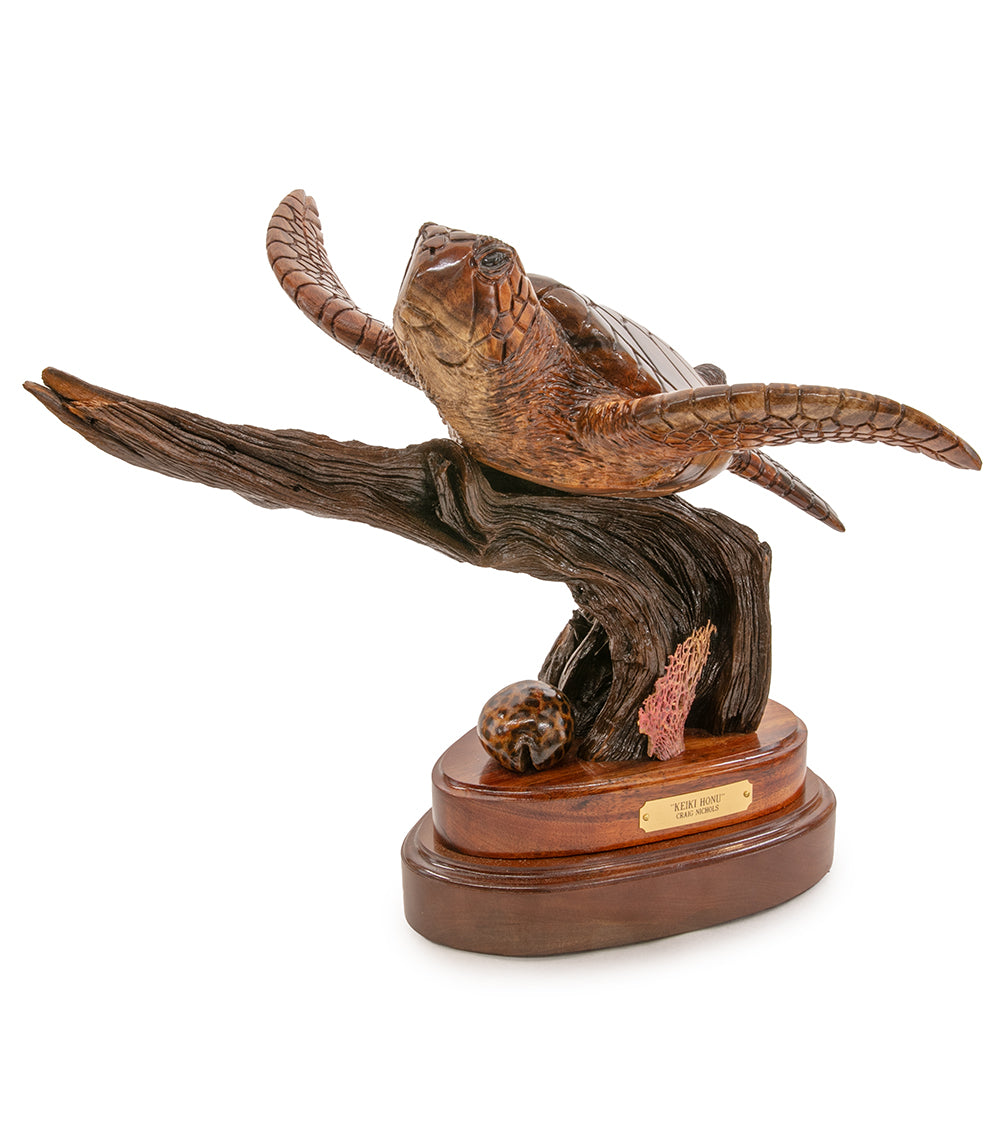 コアウッド彫刻「アイランド・カマアイナ」クレイグ・ニコルズ作