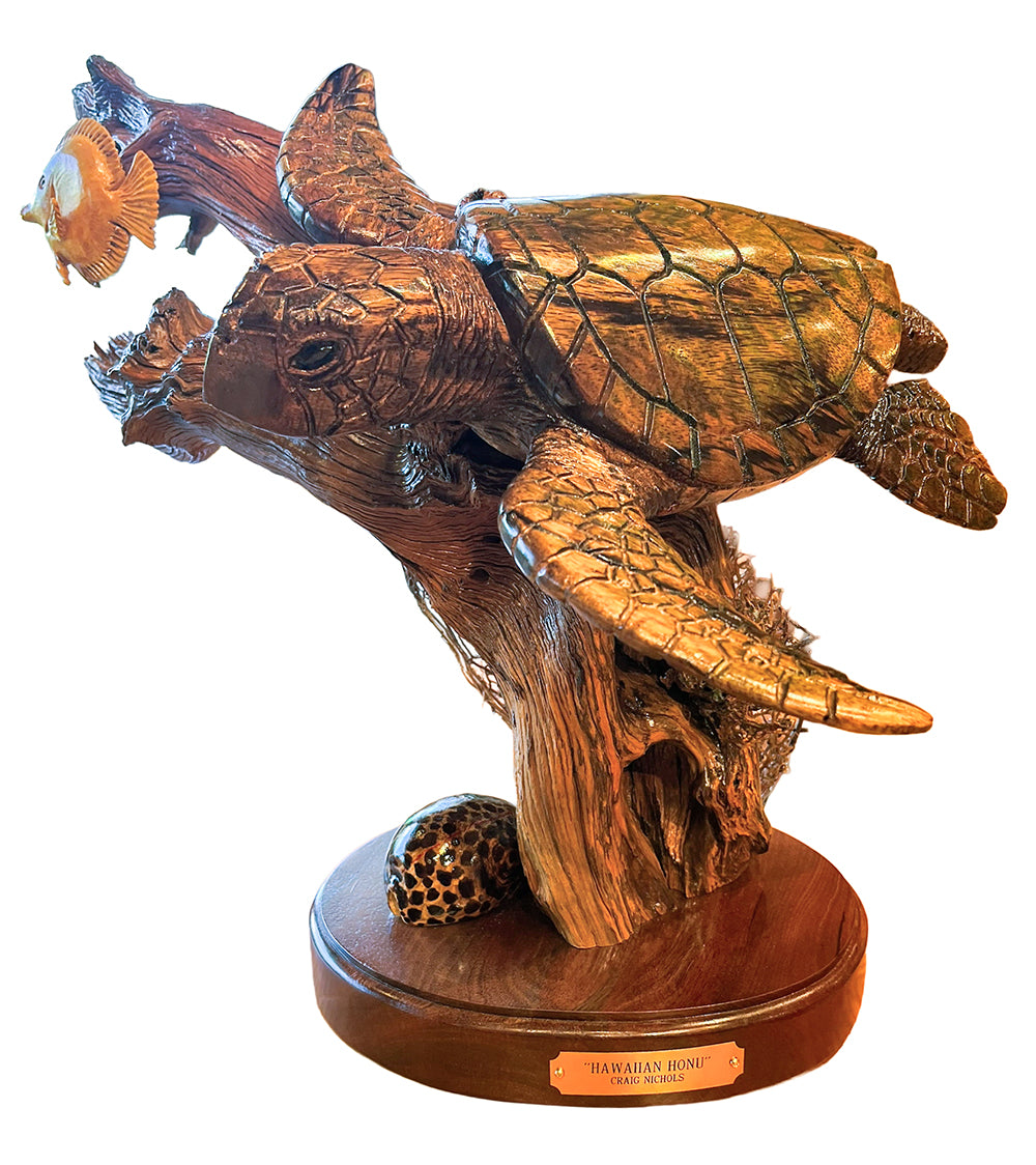 コアウッド彫刻「アイランド・カマアイナ」クレイグ・ニコルズ作