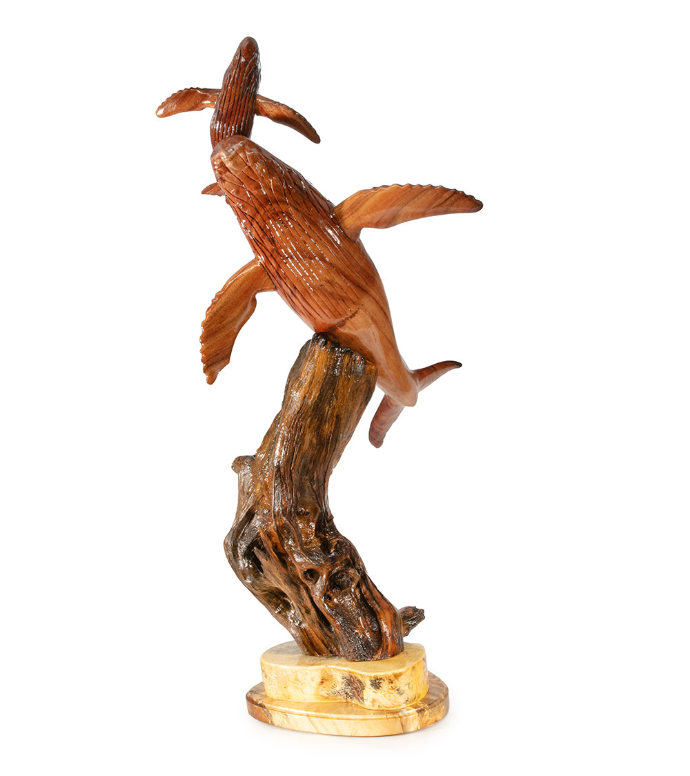 Escultura de madera de koa "Lazos familiares" de Craig Nichols