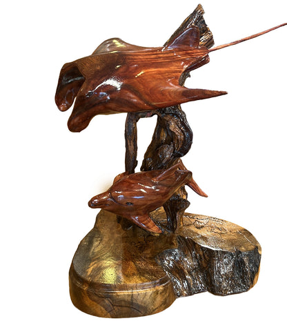 Escultura de madera de koa "Lazos familiares" de Craig Nichols