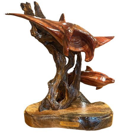 Escultura de madera de koa "Lazos familiares" de Craig Nichols