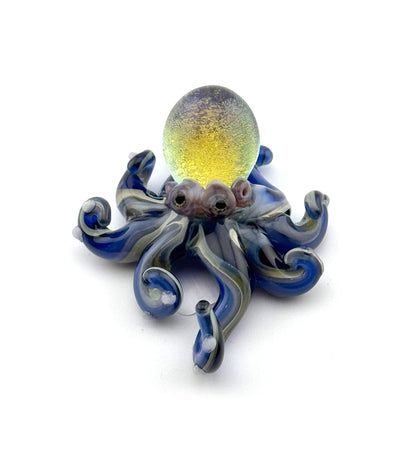 Escultura de vidrio "Pulpo pequeño" de Luke Olsen