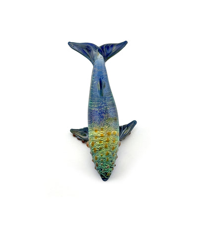 Escultura de vidrio "Pequeña ballena" de Luke Olsen