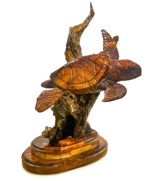 コアウッド彫刻「アイランド・カマアイナ」クレイグ・ニコルズ作