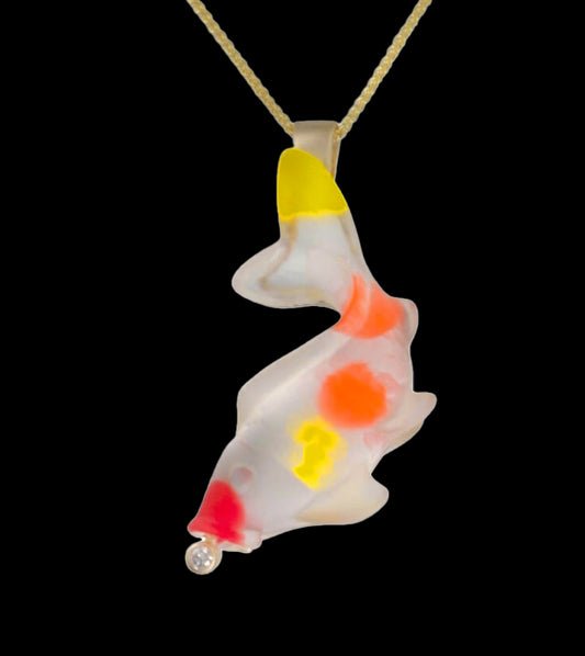 Colgante de koi con diamantes en oro amarillo de 14 quilates