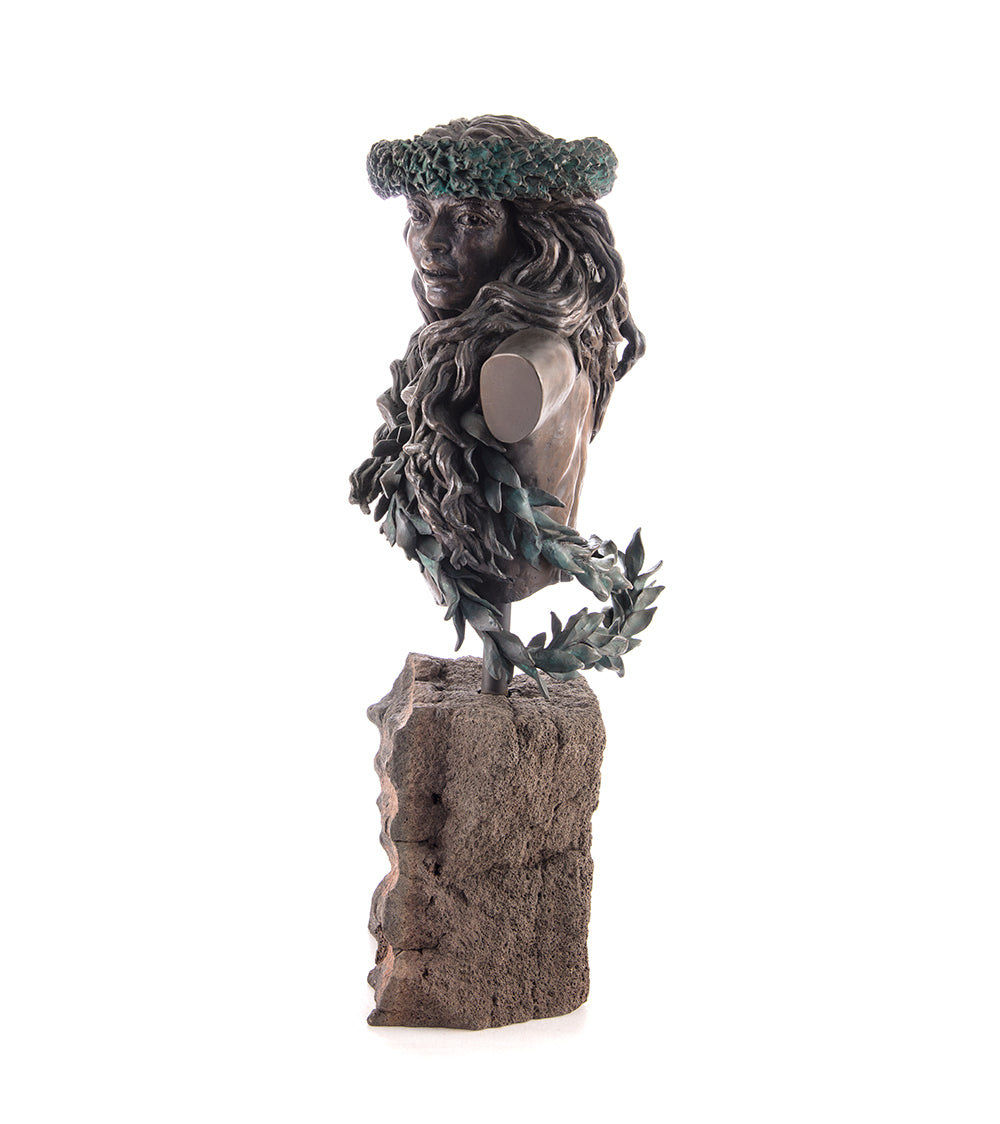 Escultura de bronce Ka Makani Viento Naciente 1/2 tamaño natural