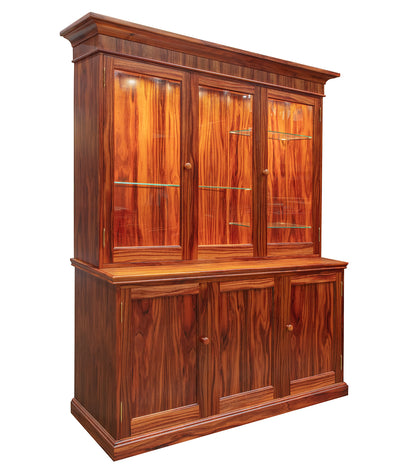 Aparador de porcelana Heritage con tres paneles y dos puertas